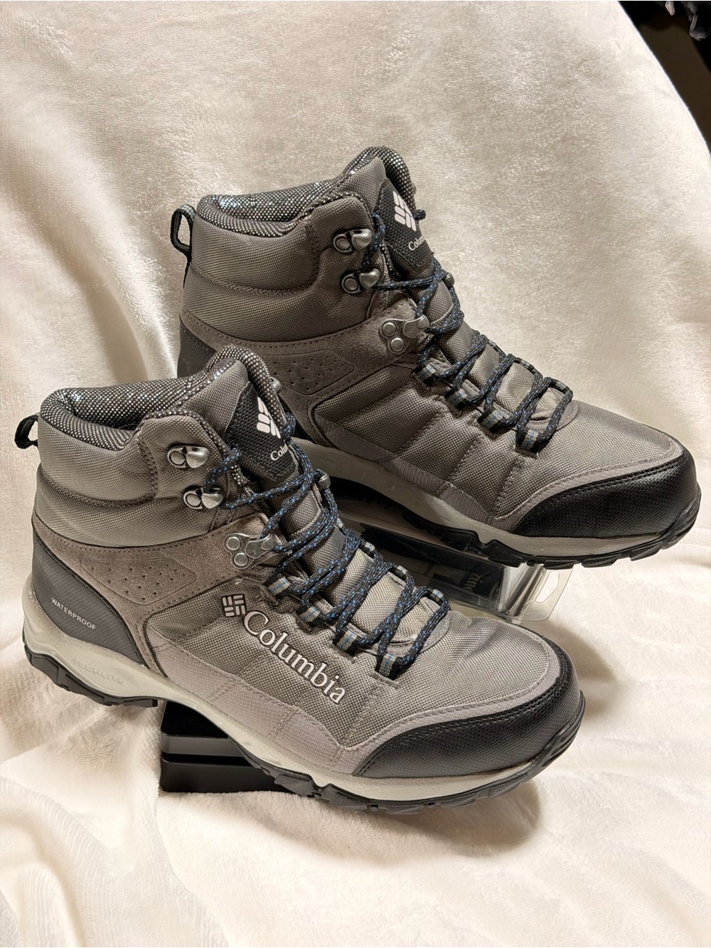 Columbia Men’s Gray and Black Waterproof Hiking Boots - Picture 3 of 10